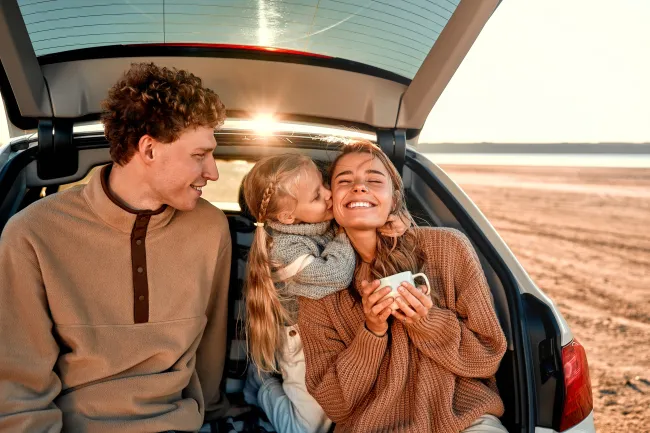 Famille dans voiture